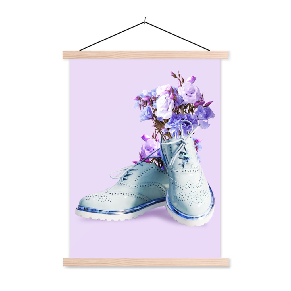 MuchoWow Textilposter Schuhe - Blumen - Lila - Blau 120x160 cm mit holzfarbenen Rahmen - Plakatkarton