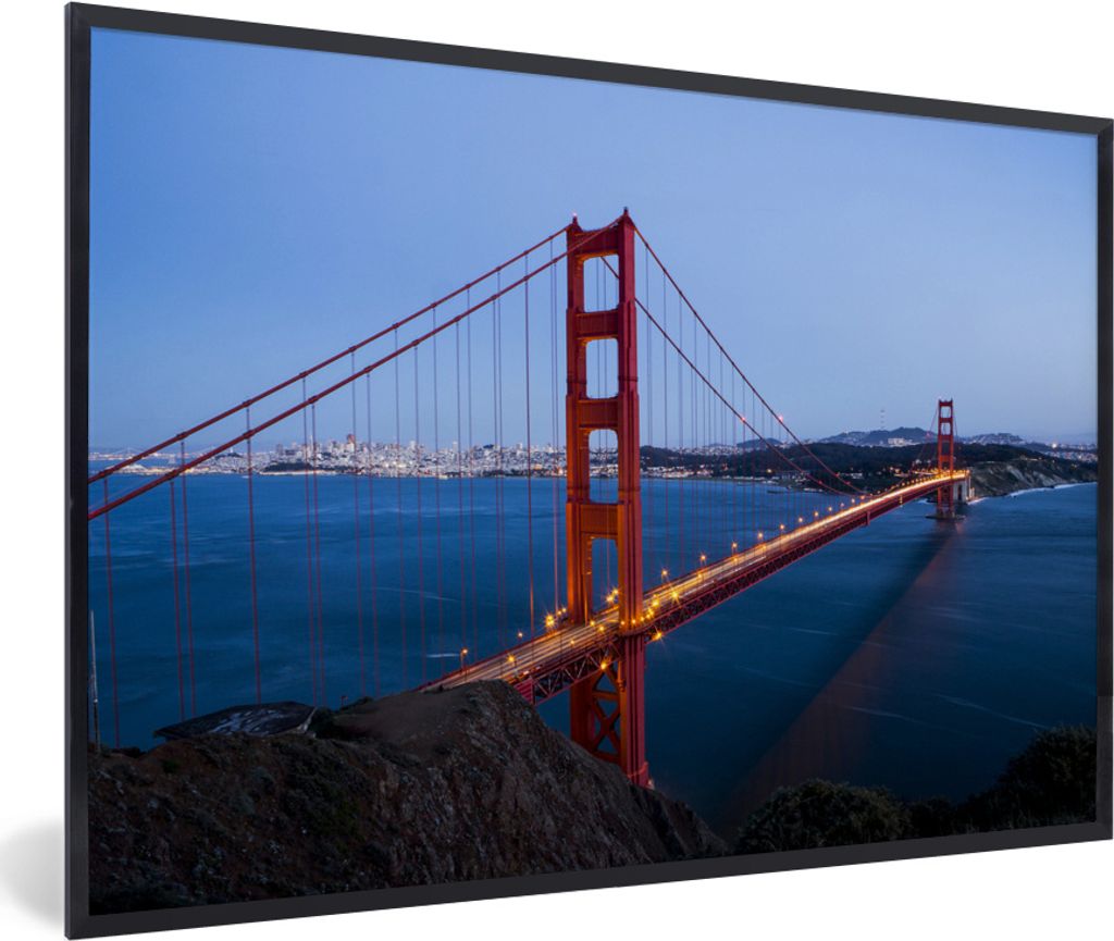MuchoWow MuchoWow Gerahmtes Poster Golden Gate Bridge am Abend beleuchtet 60x40 cm - Poster mit zchwarzem Bilderrahmen - Printing - Wanddeko Sc...
