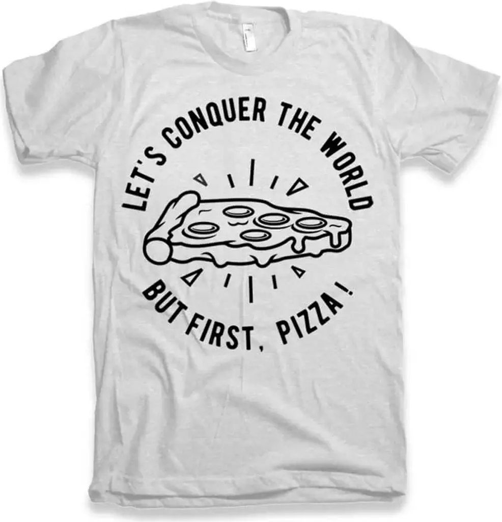 Herren Grafik T-Shirt Lasst uns die Welt erobern aber zuerst die Pizza - food lover – Let's Conquer World But First Pizza - Food Lover