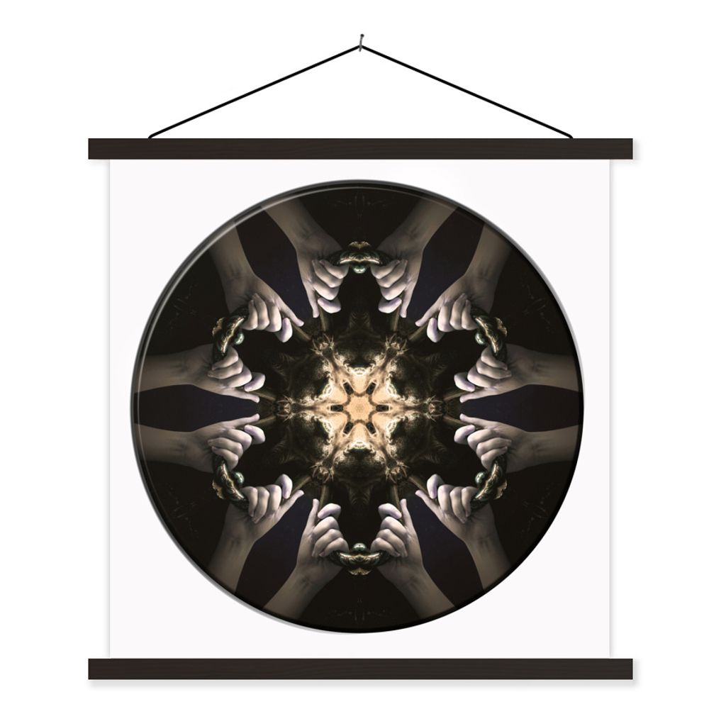 MuchoWow Textilposter Rundes dreidimensionales Medaillon mit Händen auf einem Türklopfer auf Weiß 120x120 cm mit schwarzem Rahmen - Aufhängun...