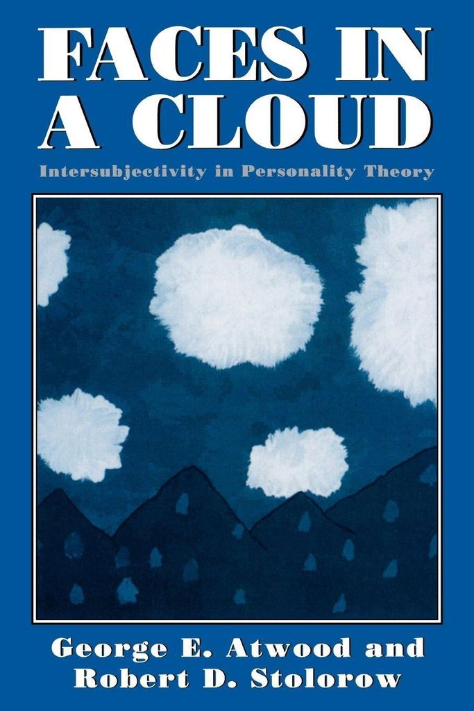 Gesichter in einer Wolke