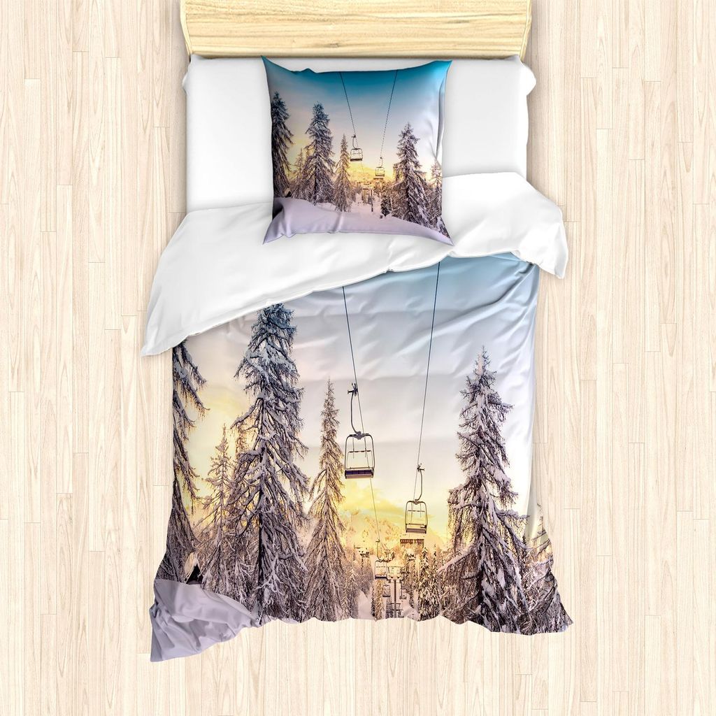ABAKUHAUS Winter Bettbezug Set, Berge mit Skipisten und Lifte in der Nähe von Skizentrum Winterurlaubsorte, 135 x 200 cm + 80 x 80 cm, Mehrfarbig