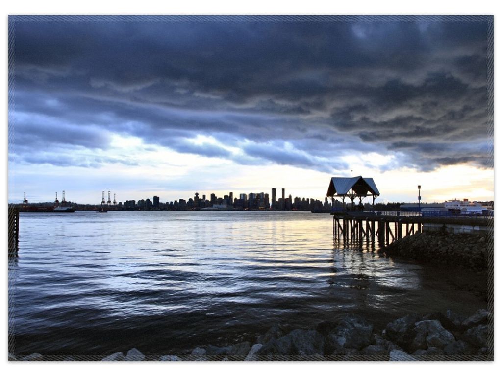 Wallario Premium Teppich, Größe 50 x 70 cm, Blick über das Wasser auf Vancouver