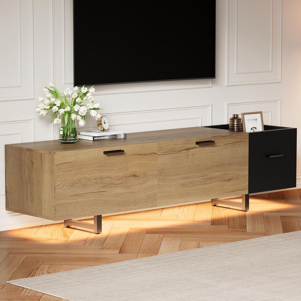 Moderner TV-Schrank in Naturholz/Schwarz-Kontrast.Mit offenen Fächern, großen Schubladen und geschlossenem Stauraum für multifunktionalen Ordnun...