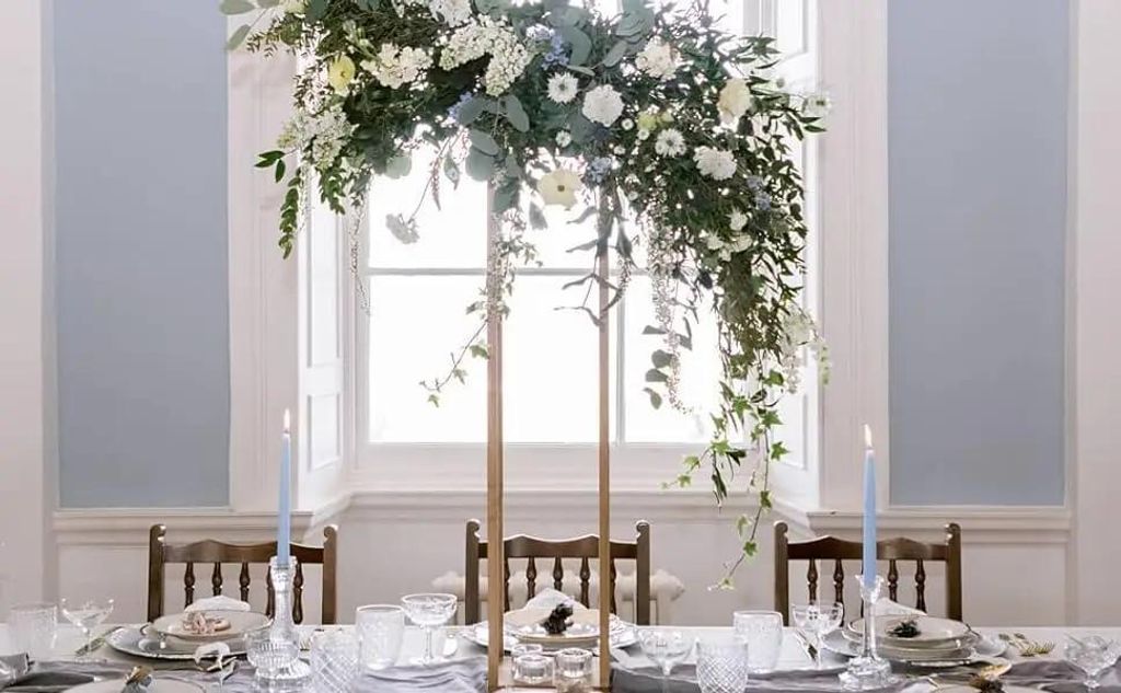 Blumenständer für Hochzeit - Quadratischer Säulenständer - Set mit 4 - 24x24x60 cm - Eisen - Für Blumenarrangements und Tischdeko - Gold