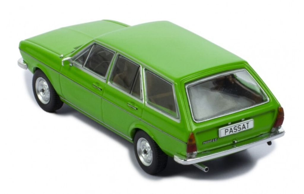 Ixo Models CLC448 VW Passat Variant LS Kombi 1975 grün 1:43 Produktbild 12