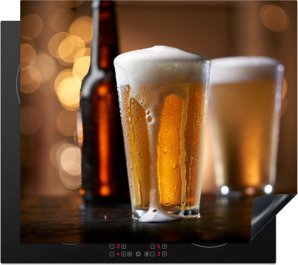 KitchenYeah Herdabdeckplatte Bier auf einer Holzstange , 60x52cm, Küche Deko, Ceranfeld Herdabdeckung, Abdeckplatte fùr Kochfeld