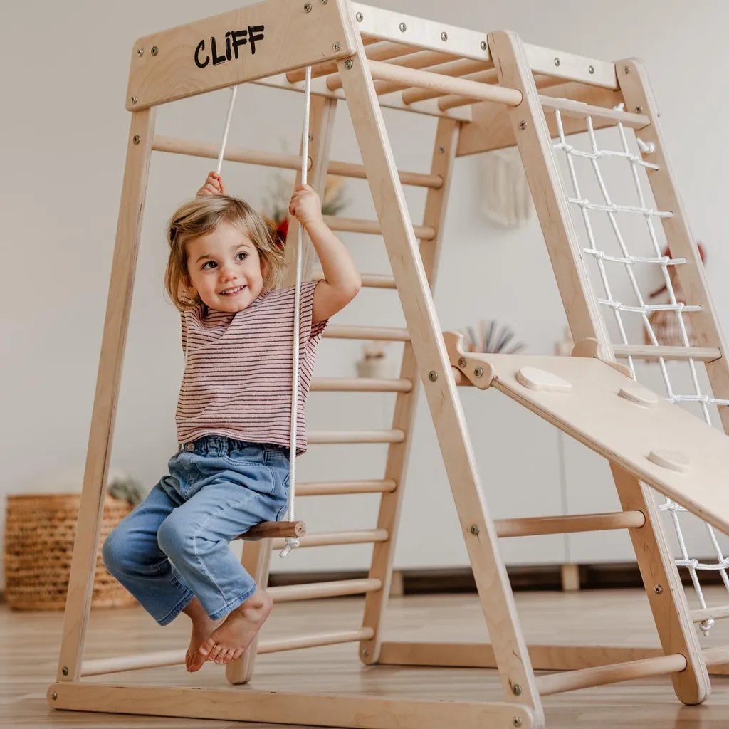 Structure escalade bois CLIF : la solution jeux compacte pour intérieur - 4