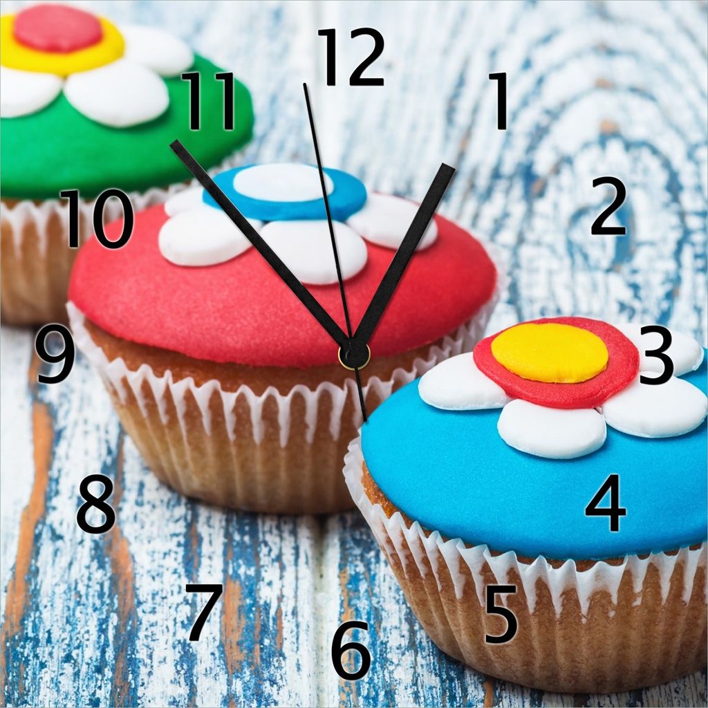 Wallario Design Wanduhr Bunte Muffins - alter Holztisch - Stillleben aus Echtglas, Größe 30 x 30 cm