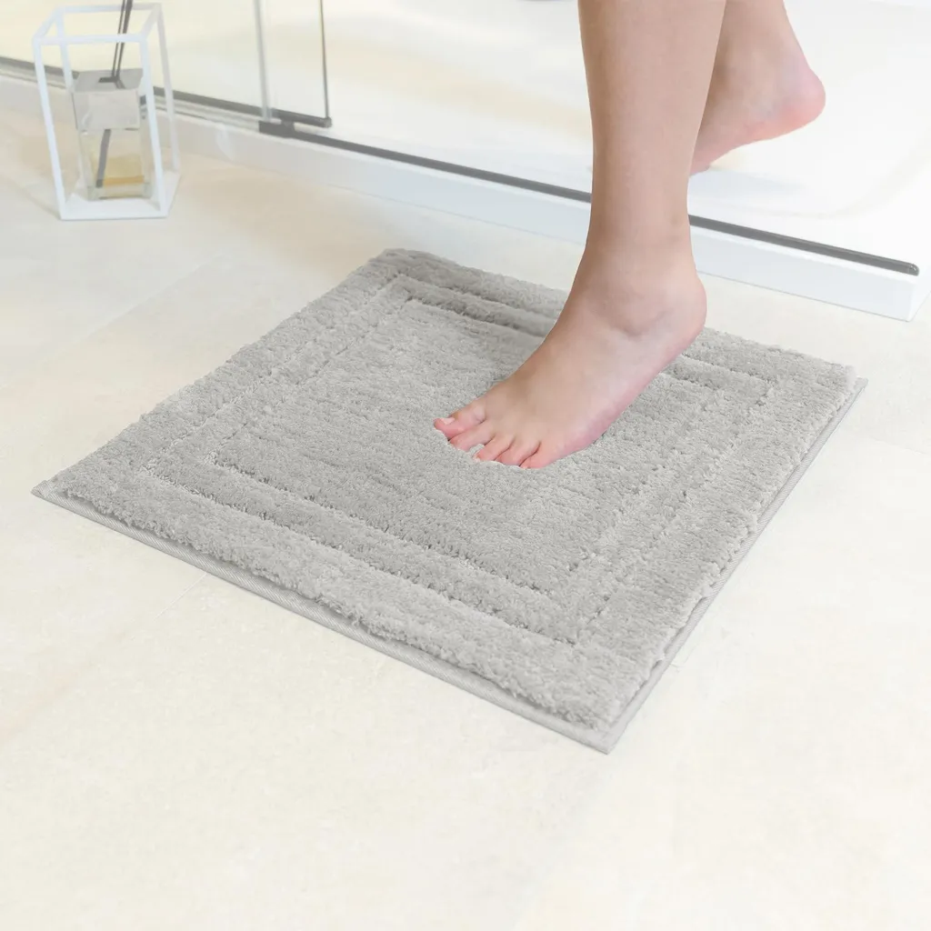 Tapis de WC gris 45x45 cm antidérapant et lavable pour salle de bain