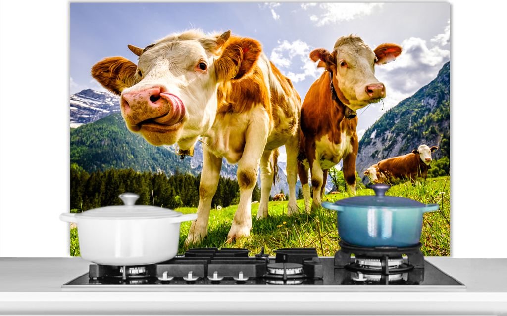 KitchenYeah Spritzschutz Küche - Küchenrückwand - Wandschutz für Herd und Spüle - Kühe - Berge - Gras - Landschaft - Alpen 100x65 - Alu-Di...