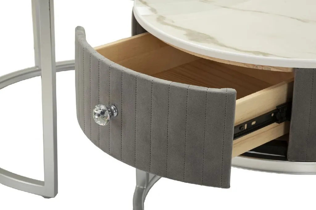 Table basse de salon ronde argentée pour petits espaces et déco chic
