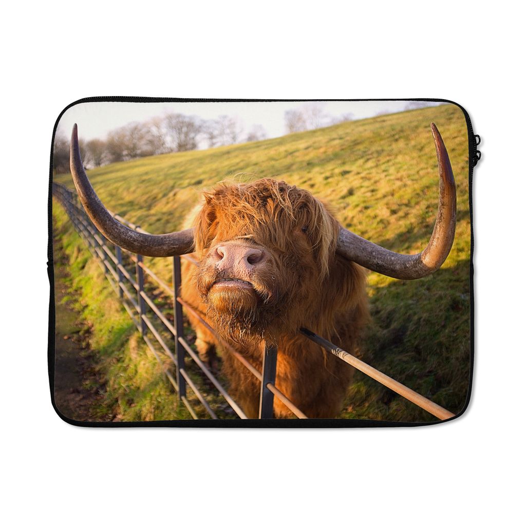 MuchoWow Laptop Hülle 15 Zoll Scottish Highlander - Zaun - Gras Laptoptasche - Laptoptasche - Sleeve - Rundum-Schutz