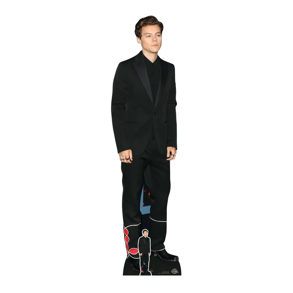 Harry Styles en costume noir : figurine géante en carton de 183 cm
