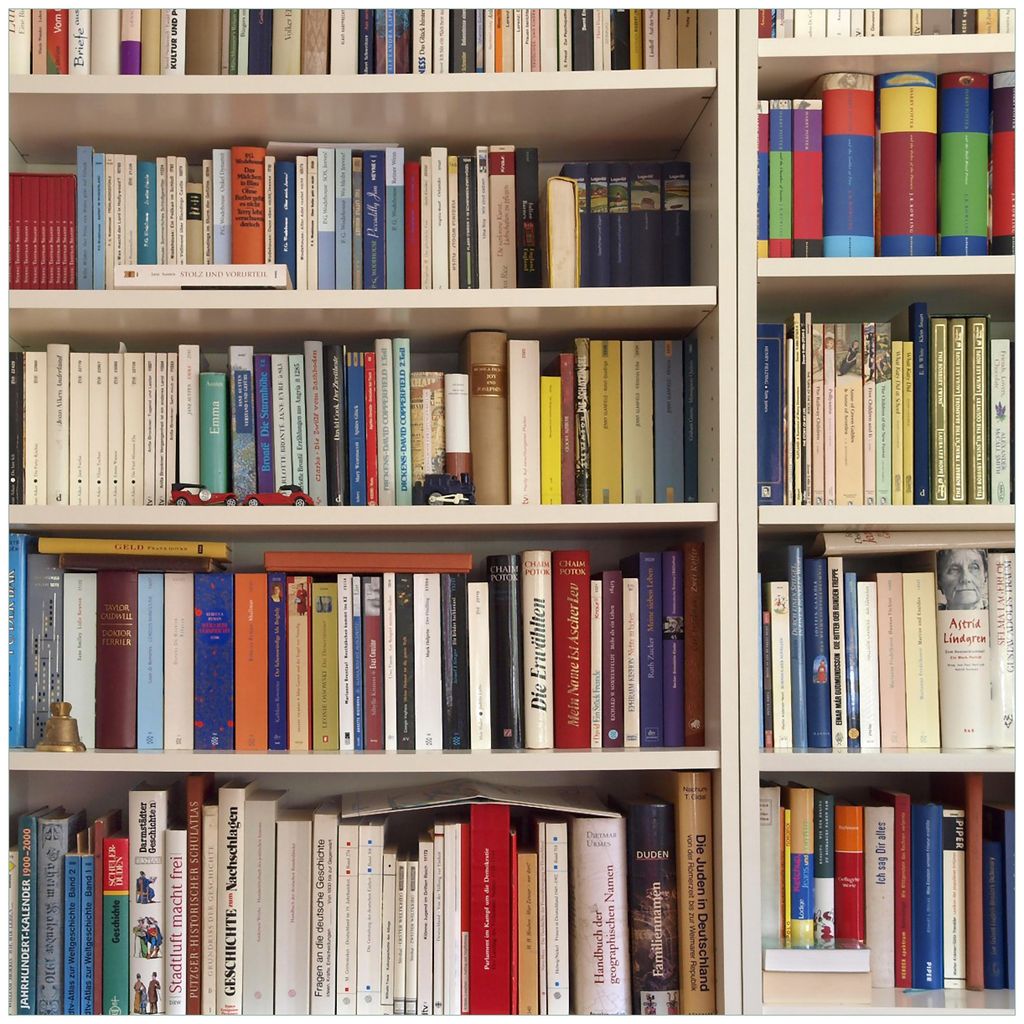 Wallario Sticker / Aufkleber für Kühlschrank / Geschirrspüler / Küchenschränke, selbstklebende Folie - 60 x 60 cm, Motiv: Weißes Bücherregal...