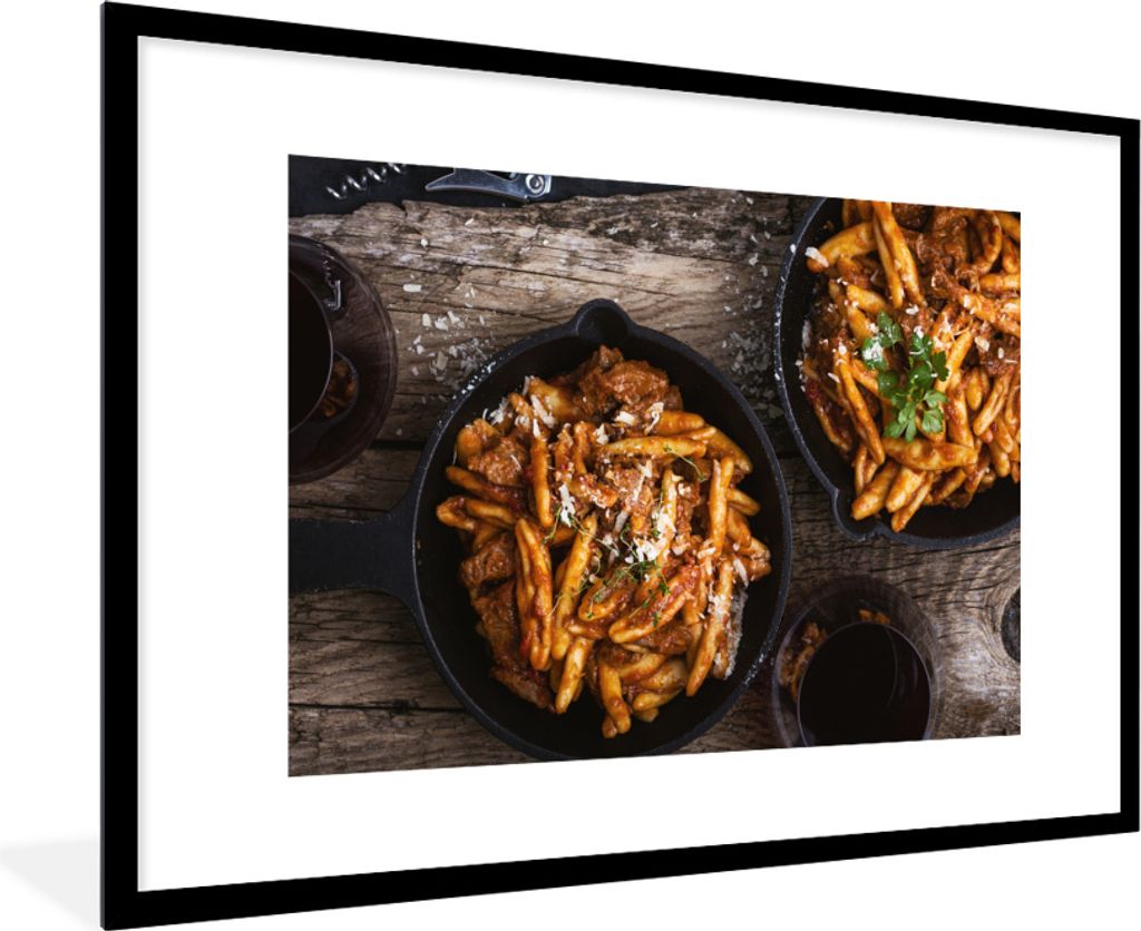 MuchoWow MuchoWow Gerahmtes Poster Nudeln mit Rindfleisch und Käse 90x60 cm - Poster mit zchwarzem Bilderrahmen - Wanddekoration - Fotos