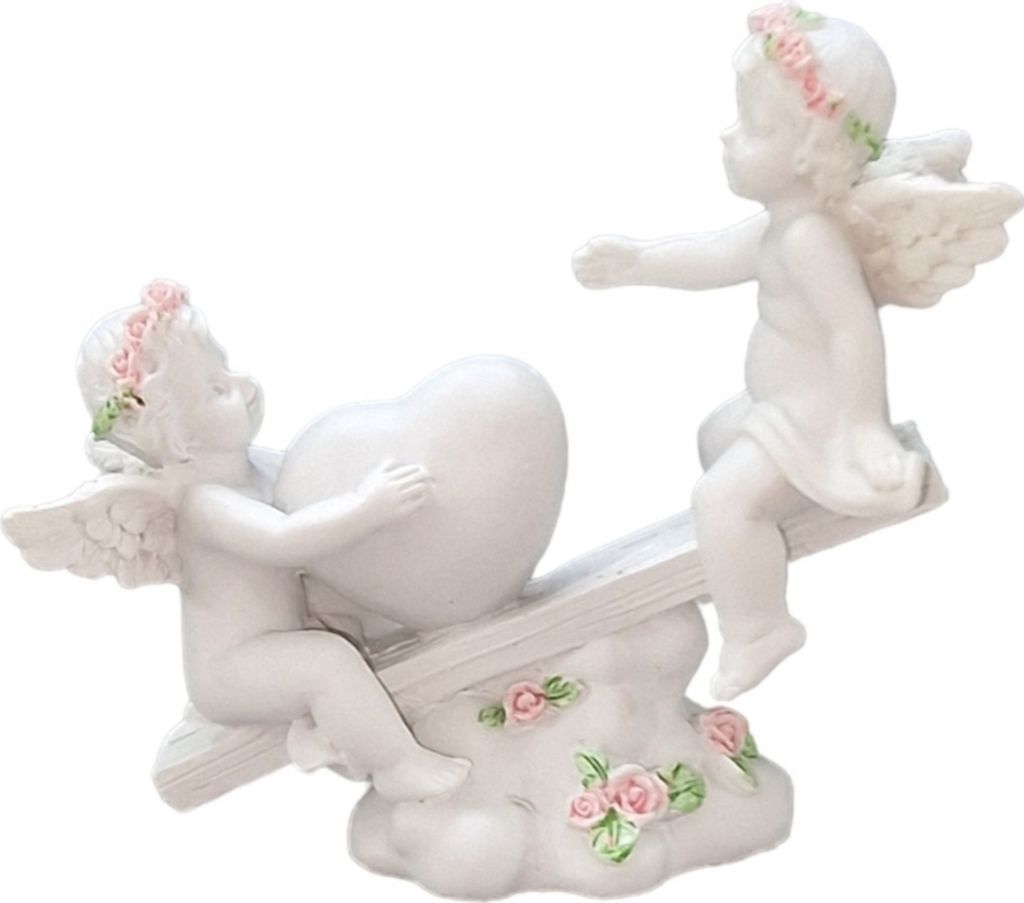 Zwei kleine Engelchen mit Rosenkranz mit Herz auf Wippe