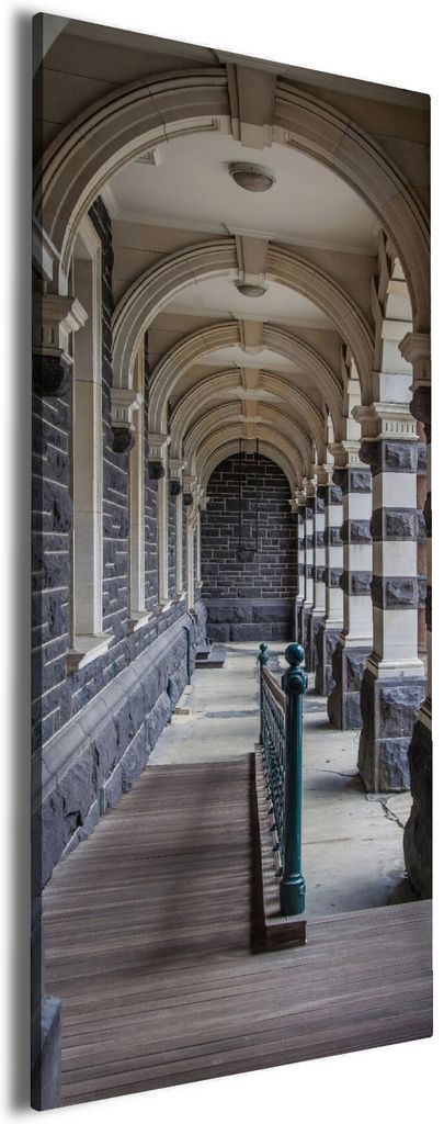 Wallario Premium Leinwandbild Säulengang in einem Bahnhof in Neuseeland in Größe 80 x 200 cm
