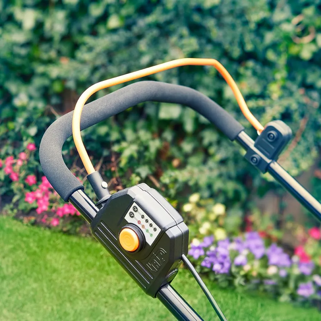 Tondeuse à gazon sans fil LawnMaster CLMF2437G 24V avec 2 batteries 4Ah - 10
