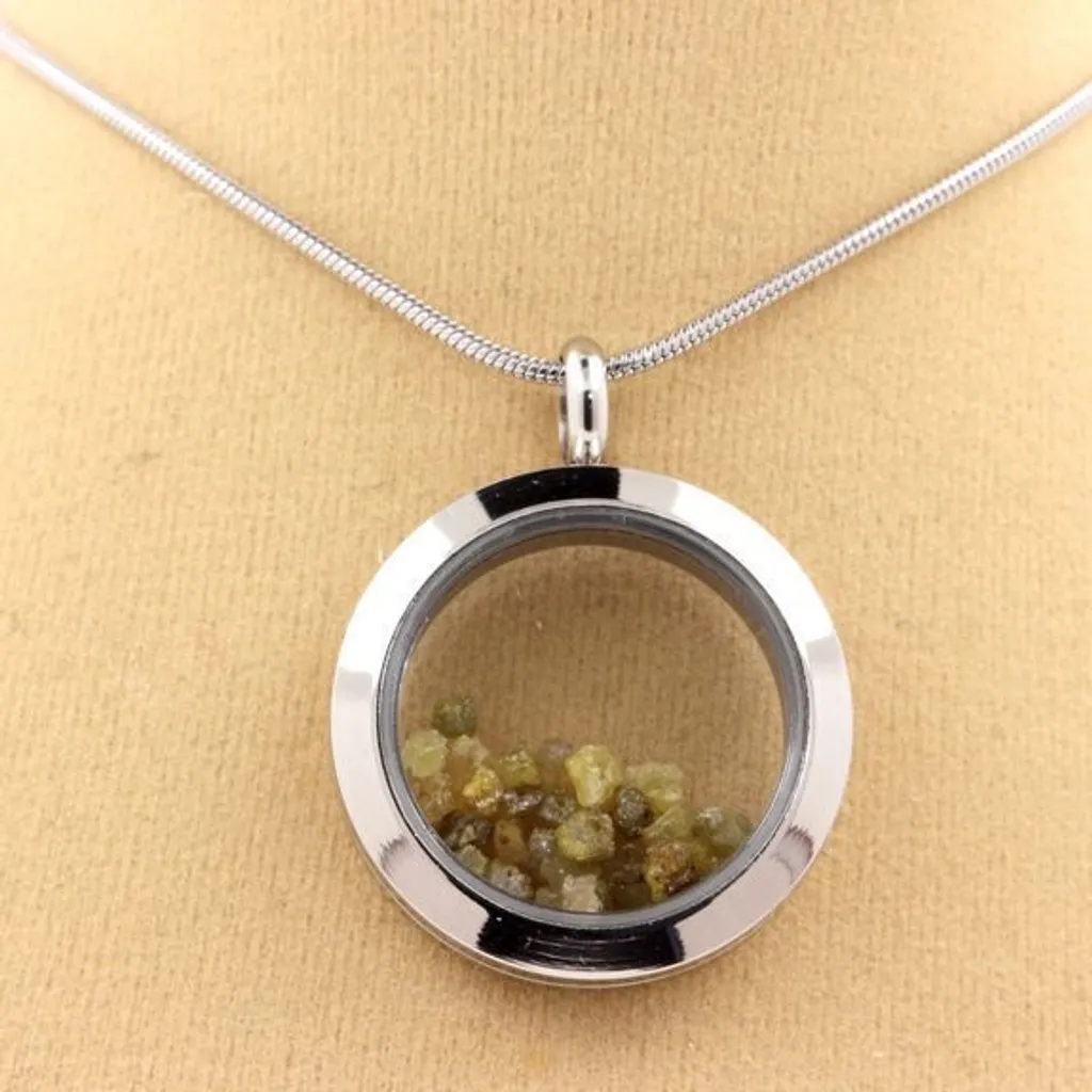 Collier diamant brut jaune-vert, pierre précieuse non taillée et or jaune