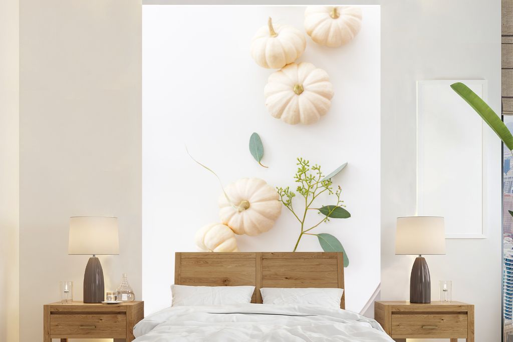MuchoWow Fototapete für Wohnzimmer oder Schlafzimmer Wandtapete Vinyl Motivtapete Kleine Kürbisse mit Eukalyptusblättern - 170x260 cm - Wohnzi...