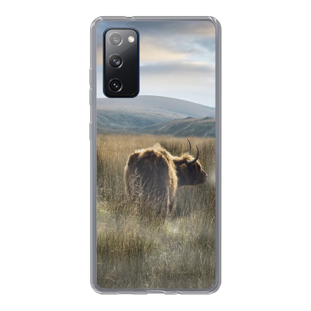 MuchoWow Handyhülle Schutzhülle Hülle für Samsung Galaxy S20 FE Schottische Highlander - Nebel - Gras Silikon Softcase Handy Hülle - Abdeckung