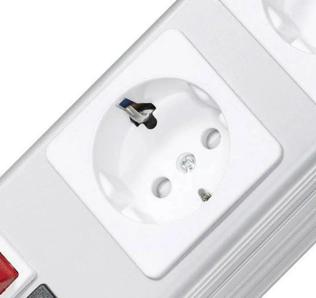Kopp Powerversal Prise Multiple 2x3 IEC-320-C13 avec Interrupteur Noir