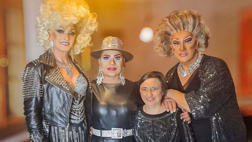 Jochen Schweizer Travestie Show Hildesheim; Erlebnis verschenken oder selbst erleben; Gutschein gültig für 1 Person Gruppengröße: 10-50 Personen