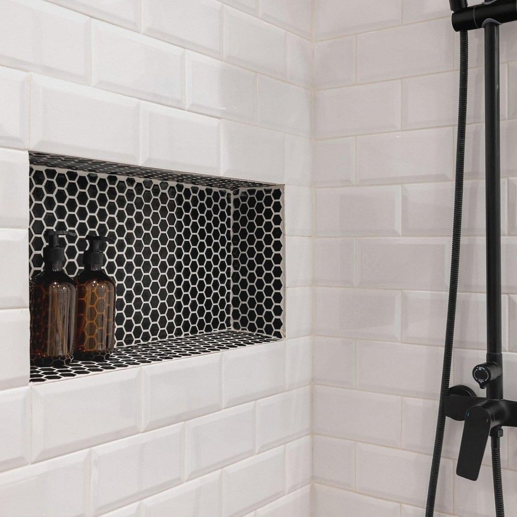 Duschnische, 10,16x40,64x50,8 cm, Wandnische mit beweglichem Trennregal, Seifen- & Shampoo-Aufbewahrungs-Organizer, rechtwinklige Ecken, schwarz f...