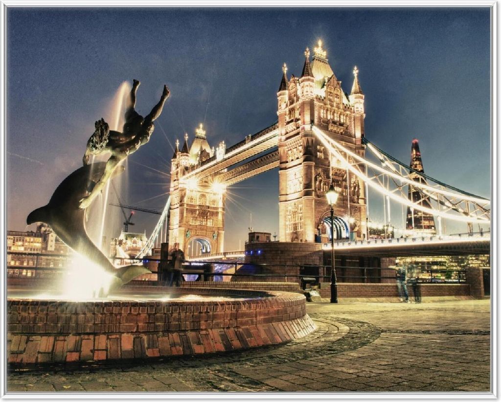 Wallario Wandbild London - Tower Bridge bei Nacht, Größe: 40,30 x 50,30 cm, Poster mit weißem Aluminiumrahmen