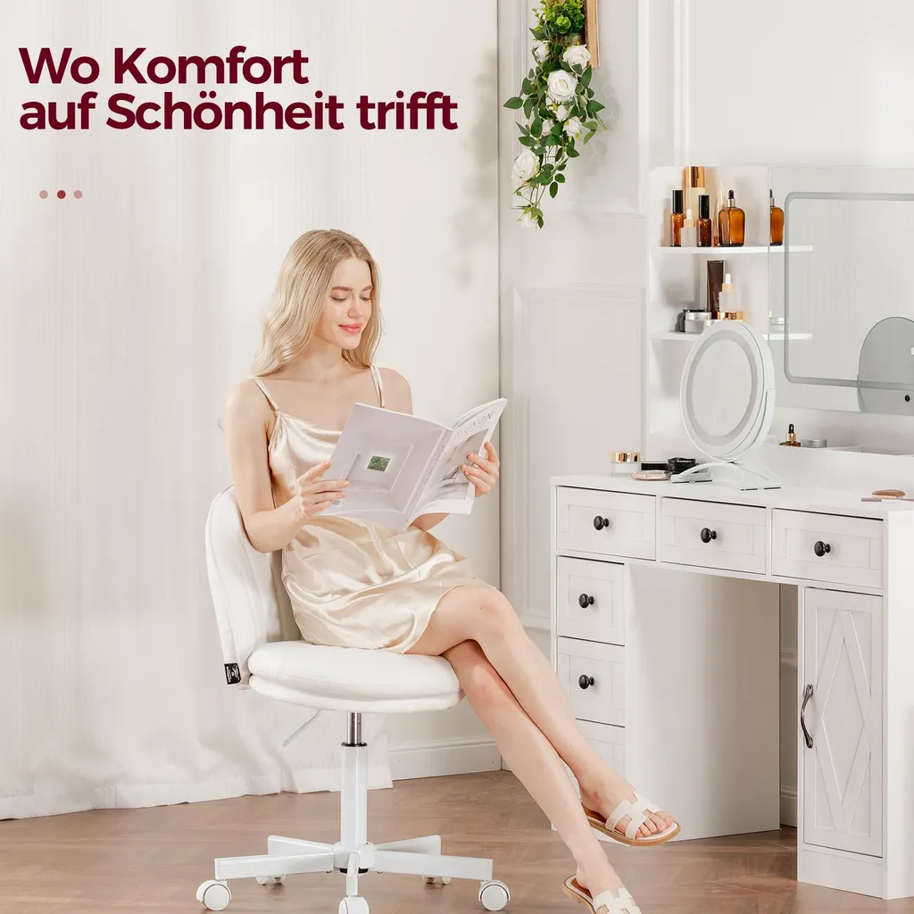 Chaise pivotante de bureau blanche en cuir synthétique style moderne