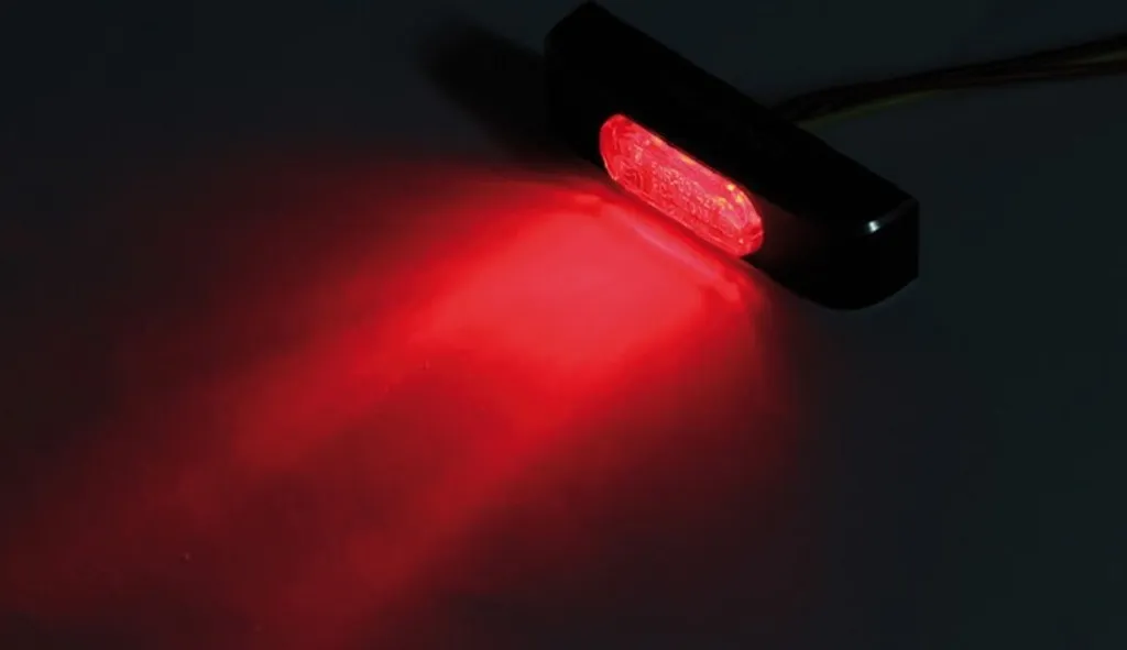 Feu arrière LED HIGHSIDER Conero T2 à verre rouge, design compact rond