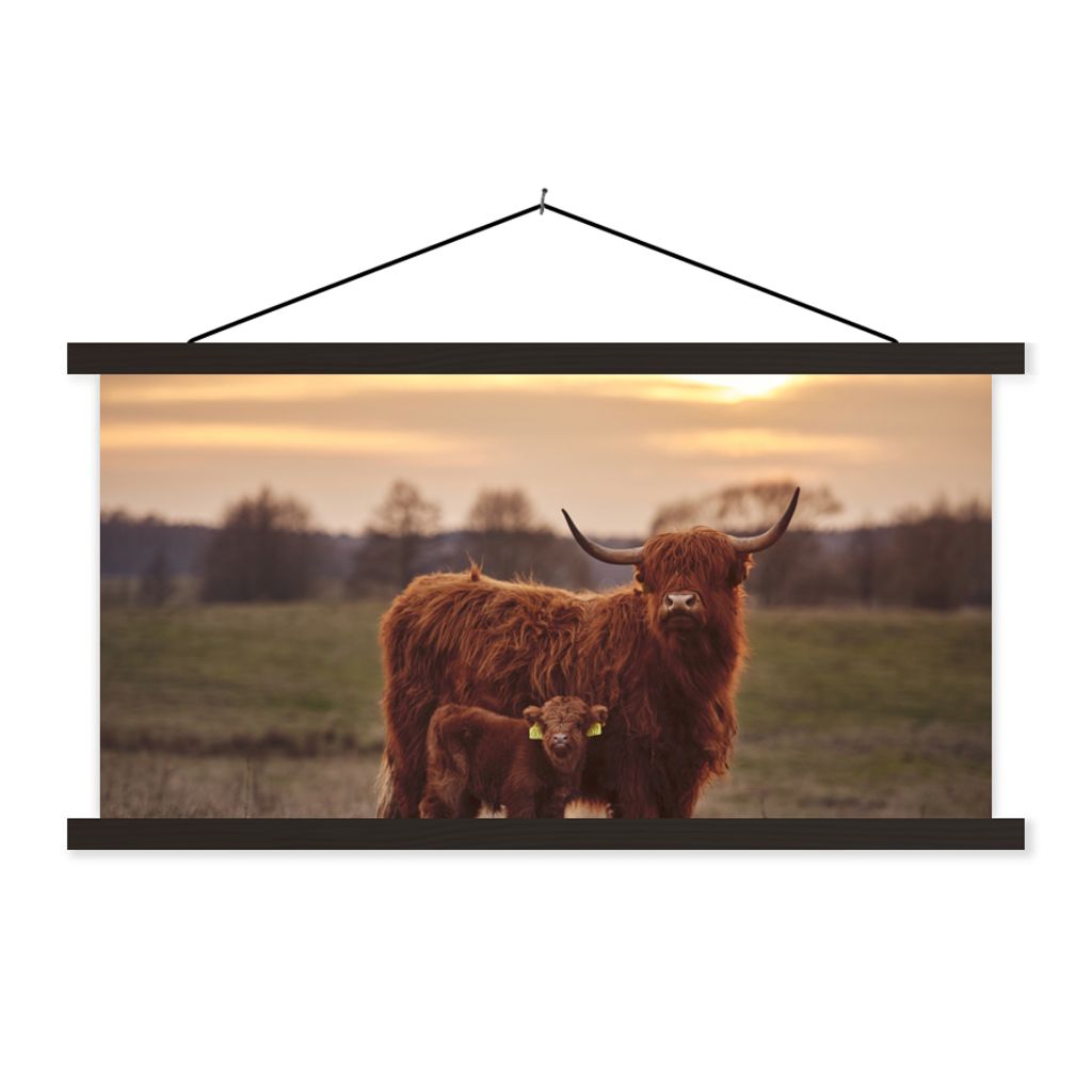 MuchoWow Textilposter Schottische Highlander - Tiere - Landschaft - Sonnenuntergang - Kuh 150x75 cm mit schwarzem Rahmen - Posterleiste