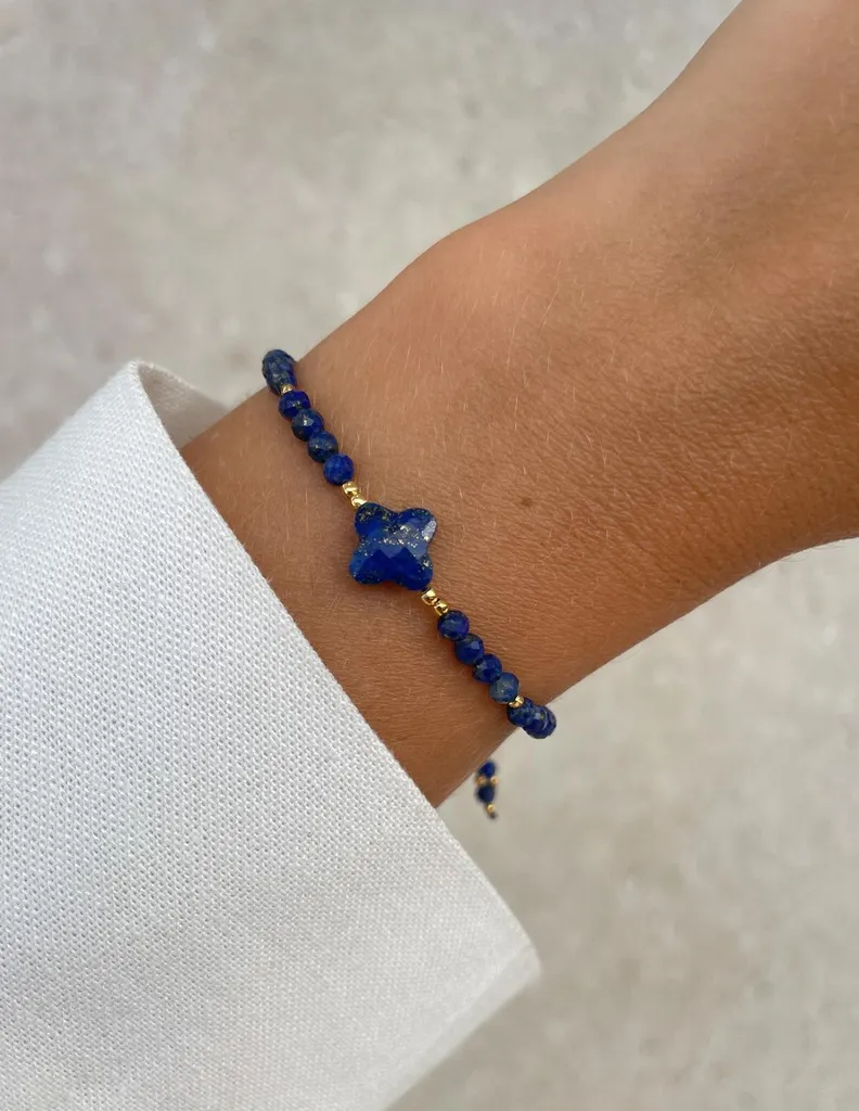 Bracciale in filo di lapislazzuli con trifoglio - ispirazione, saggezza, verità