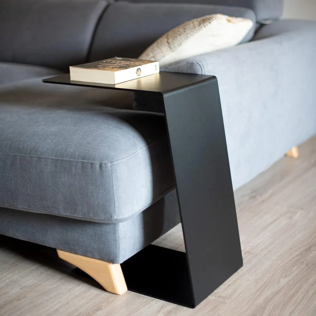 Table basse noire robuste en métal pour canapé, style industriel moderne
