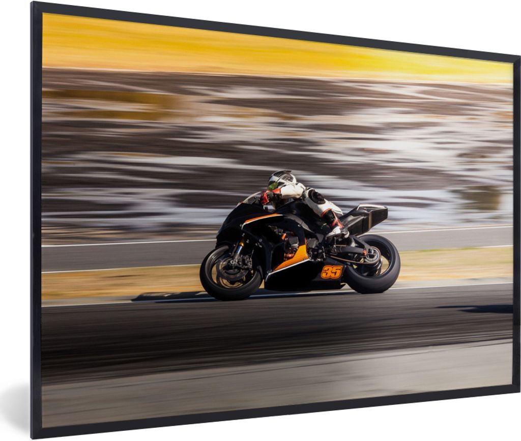 MuchoWow MuchoWow Gerahmtes Poster Ein superschnelles Motorrad am Wasser 60x40 cm - Poster mit zchwarzem Bilderrahmen - Printing - Wanddeko Sch...
