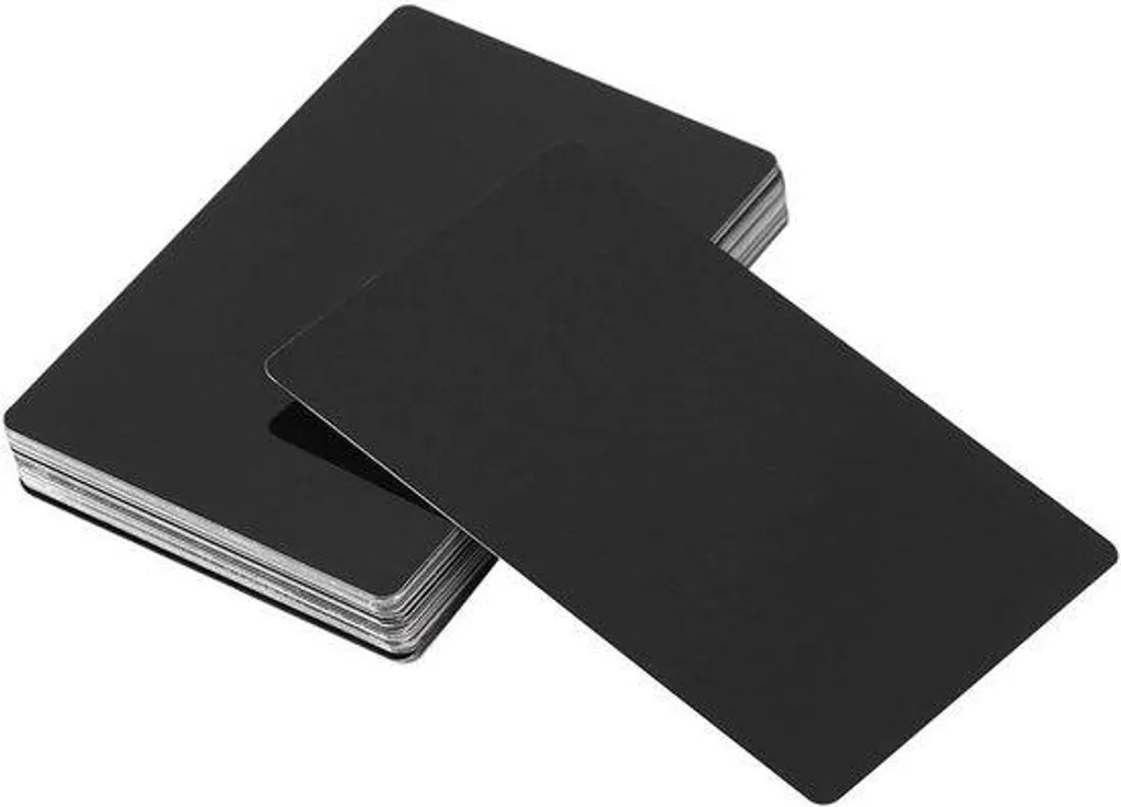 50 Cartes de visite en métal noir avec finition lisse et bords arrondis