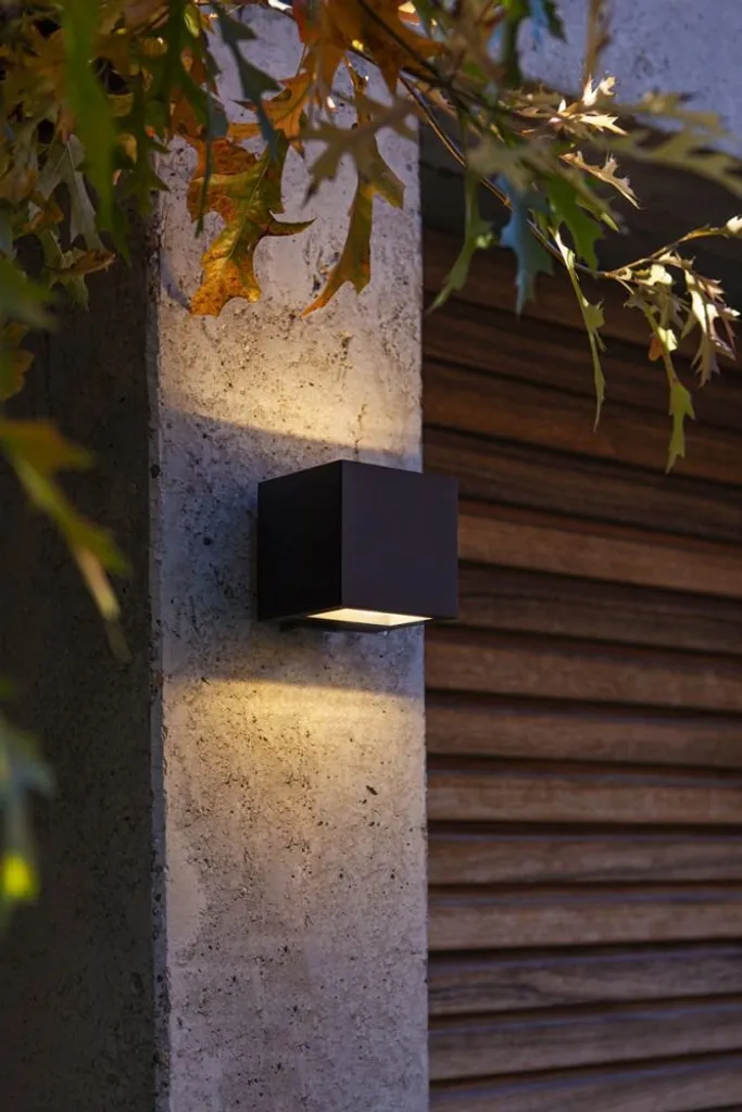 Applique extérieure robuste GEMINI Lutec noire contre l'humidité façade