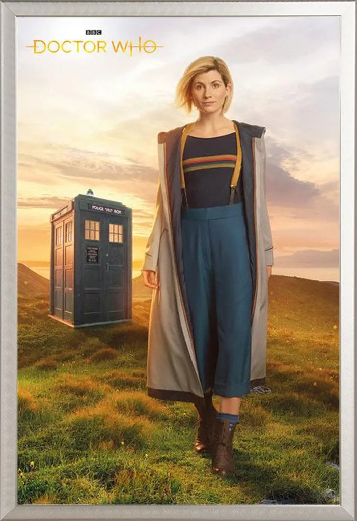 Doctor Who Poster 13° Dottore + Cornice Argento Shinsuke Maxi 61x91,5