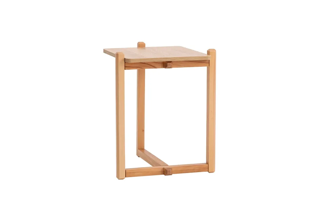 Petite table d'appoint robuste 100% mélaminée Maya finition bois clair