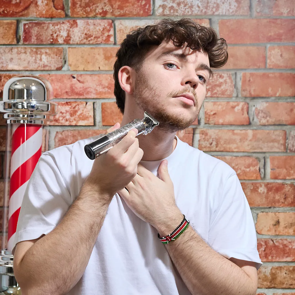 Tondeuse barbe et cheveux avec écran LCD pour un traçage professionnel