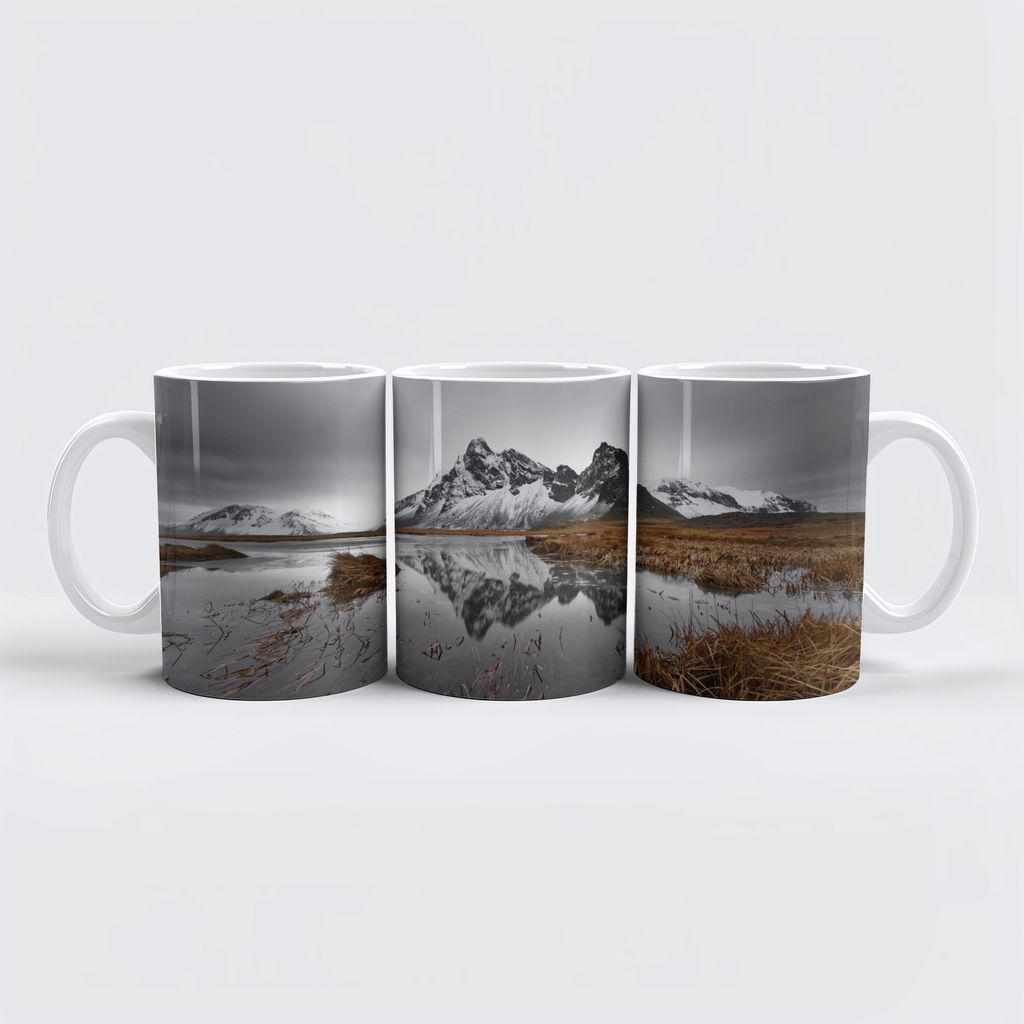 raxxa Premium-Tasse "Island - Bergkette mit Spiegelung"