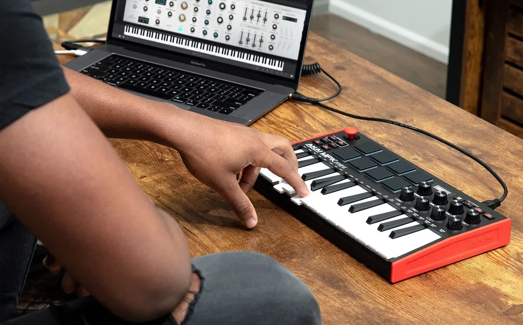 Akai MPK Mini MK3 Clavier Maître avec Touches Gen 2 et Design Rouge - 8