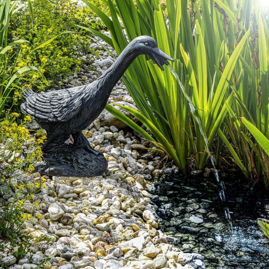 esotec Wasserspeier GANS ERNA mit Solar-Teichpumpe Teichfigur Wasserspiel 101651