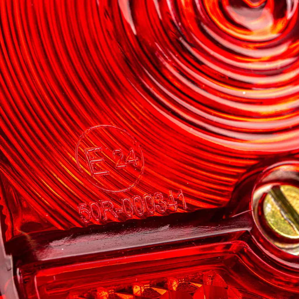 Feu arrière Angular rouge Simson SR4-4 Hawk avec cabochon renforcé 6V - 12