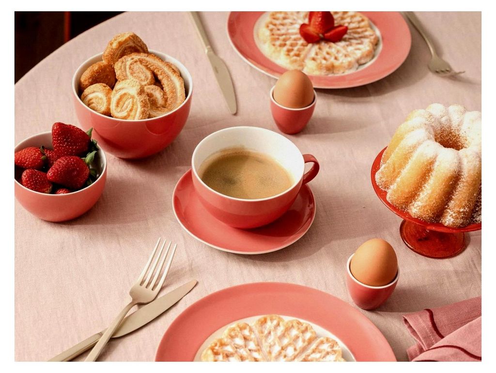 Eierbecher aus Porzellan Ø 5,0 cm - Eierbecher für Frühstück und Brunch, Höhe 4,5 cm, rot