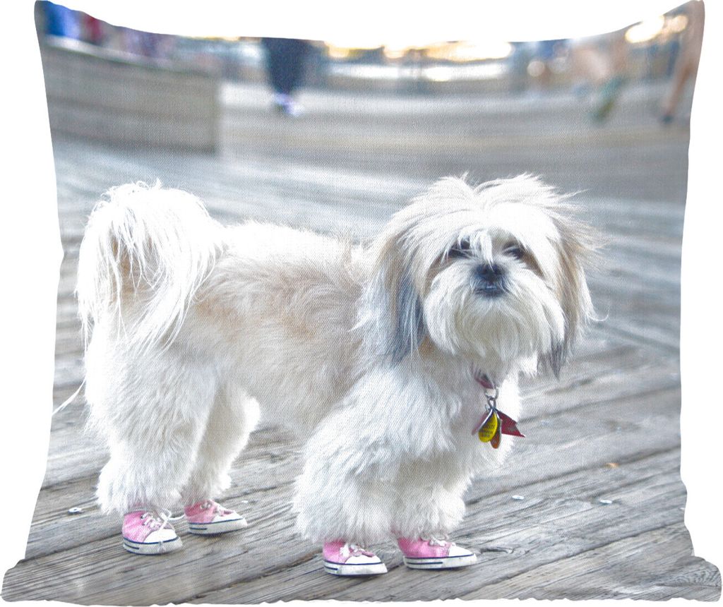 MuchoWow Zierkissen Sofakissen Wohnzimmer Dekokissen 40x40 cm Ein Shih Tzu Hund mit rosa Schuhen - Foto Kissen - Schlafzimmer Dekoration