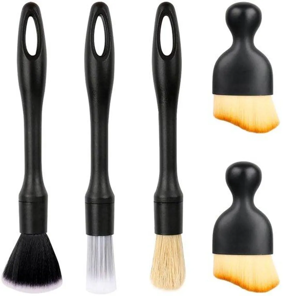 Nettoyez sans rayer votre tableau de bord avec ce kit de brosses douces