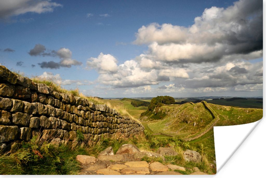 MuchoWow Poster Der Hadrianswall mit einem steinigen Weg im Vordergrund 120x80 cm - Bilder