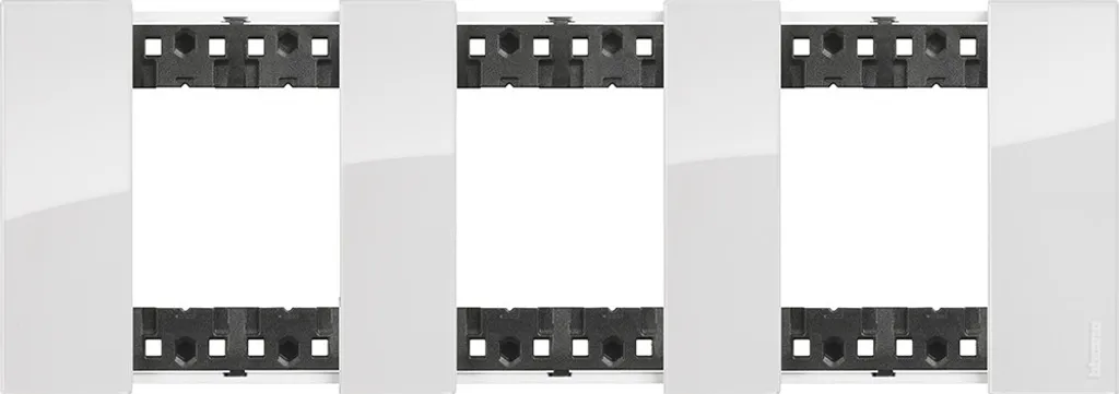 Plaque de commande Living Now 3 modules cristal Ice pour maison moderne